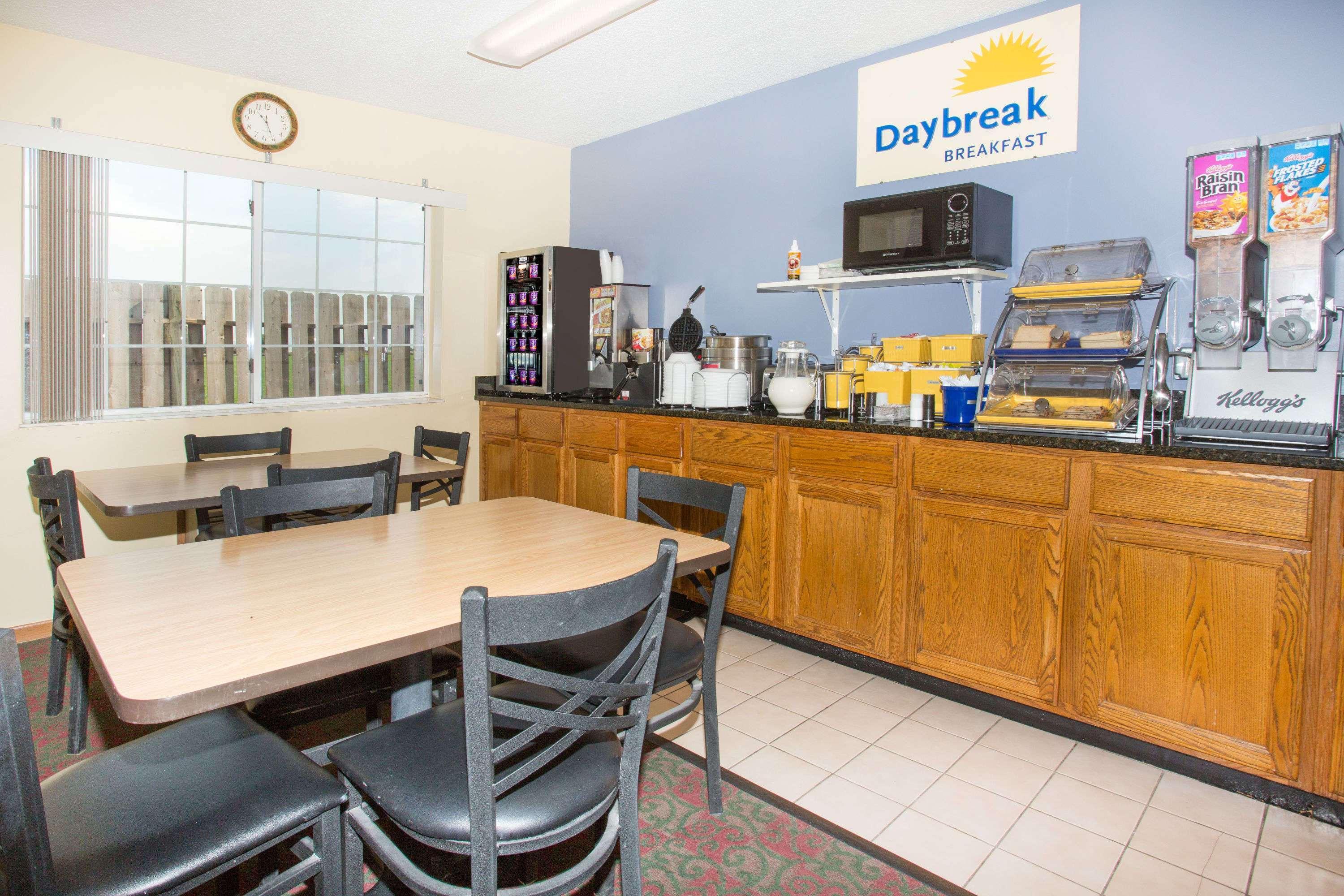 Days Inn By Wyndham Lexington Ne Zewnętrze zdjęcie